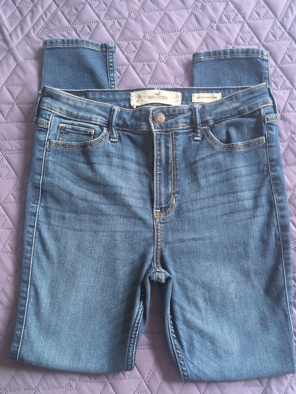 Hollister Women's Light-Mid Blue Skinny Jeans. W. 27-32